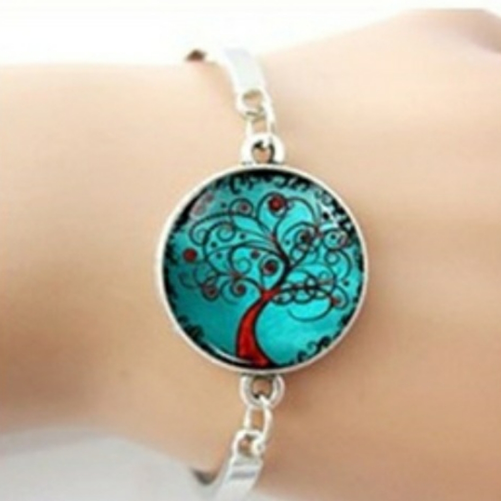 New Stunning Bracelet Fashioned in Silver!